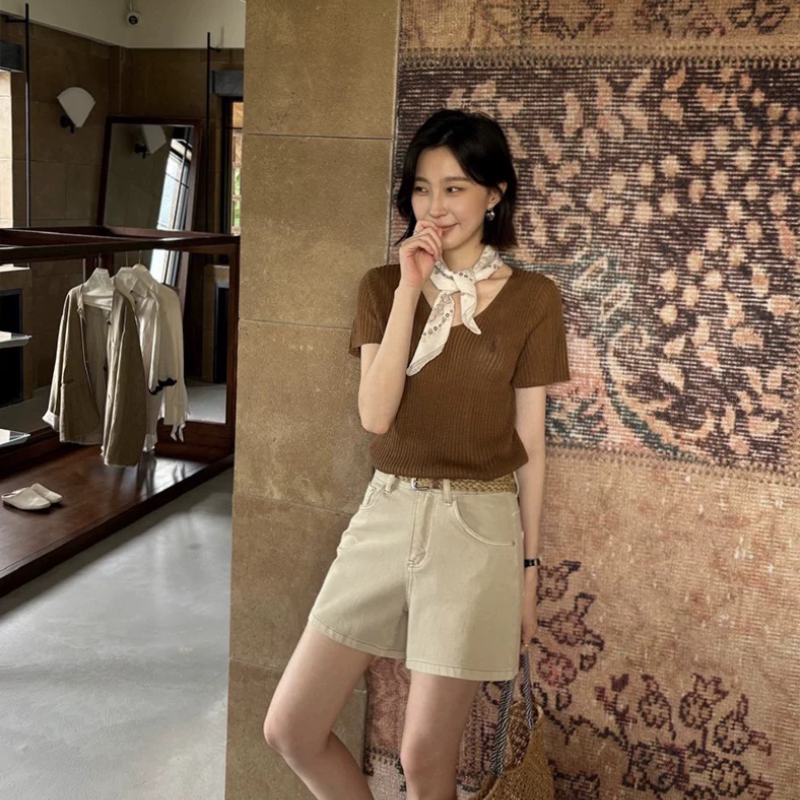 THXGIVING 简约奢调 胸前小刺绣坑条显瘦V领针织T恤女2026夏新款