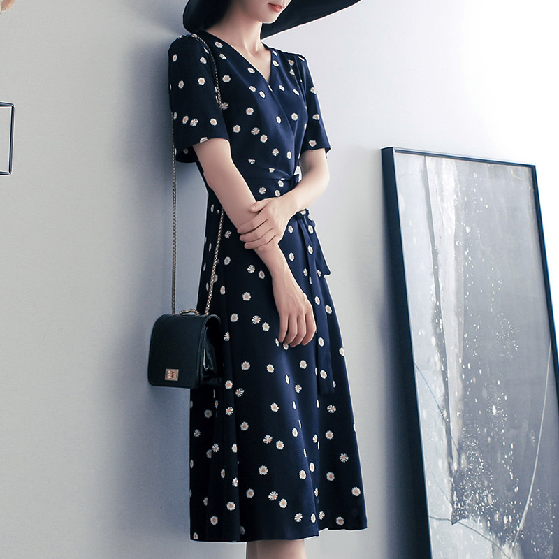 藏青色雪纺裙素材模板 藏青色雪纺裙图片下载 小麦优选