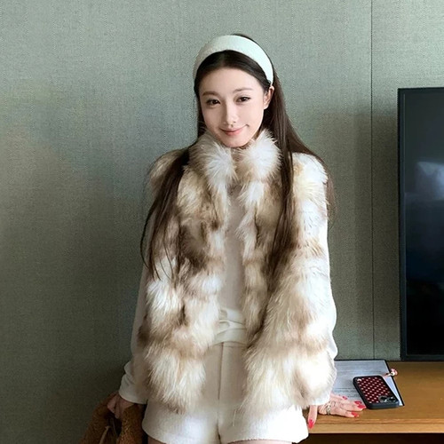 环保皮草马甲女2026新款秋冬季叠穿韩系仿狐狸毛毛绒绒背心年轻款