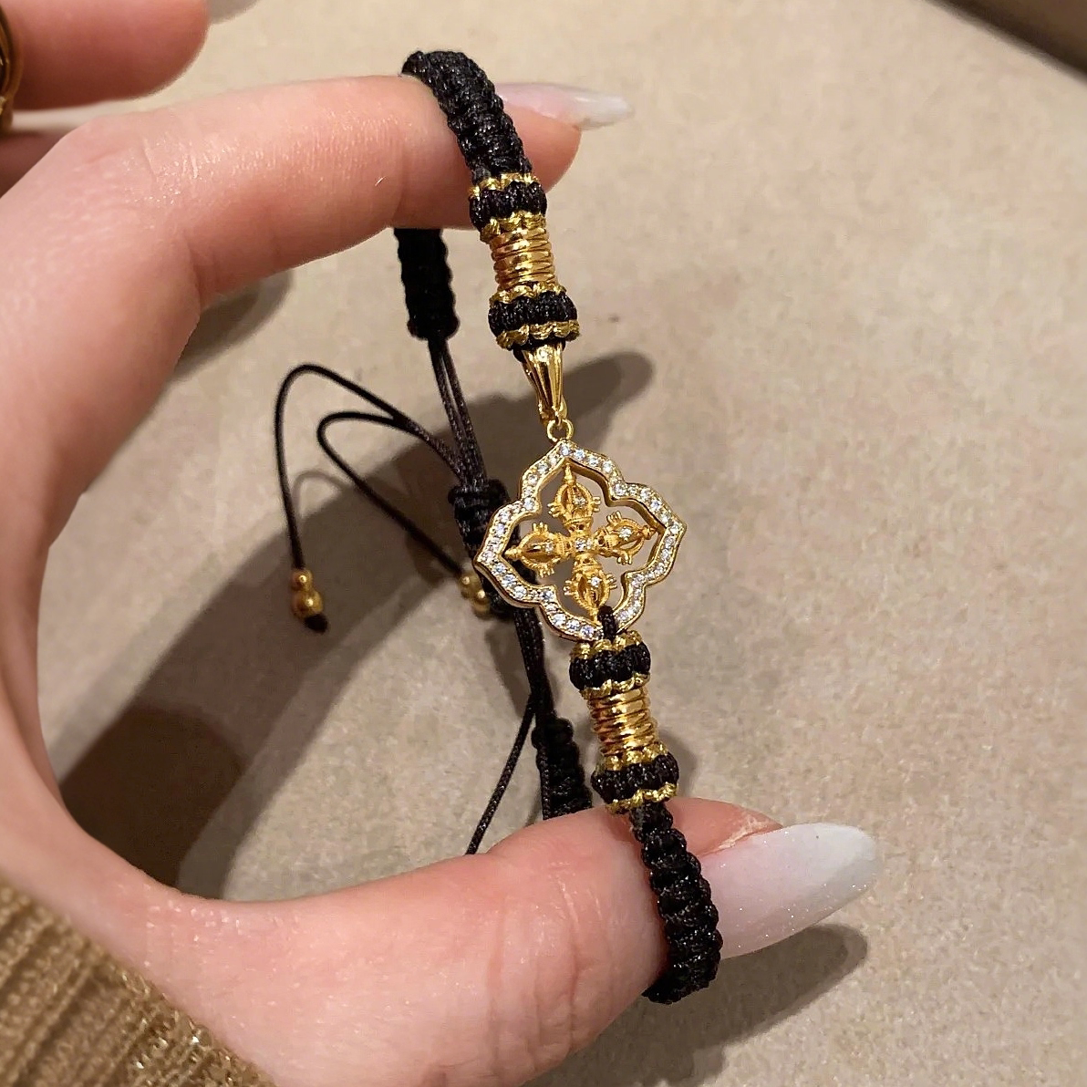 18K金镶钻十字金刚杵手链绳男女黑色编织绳轻奢小众设计时尚手饰