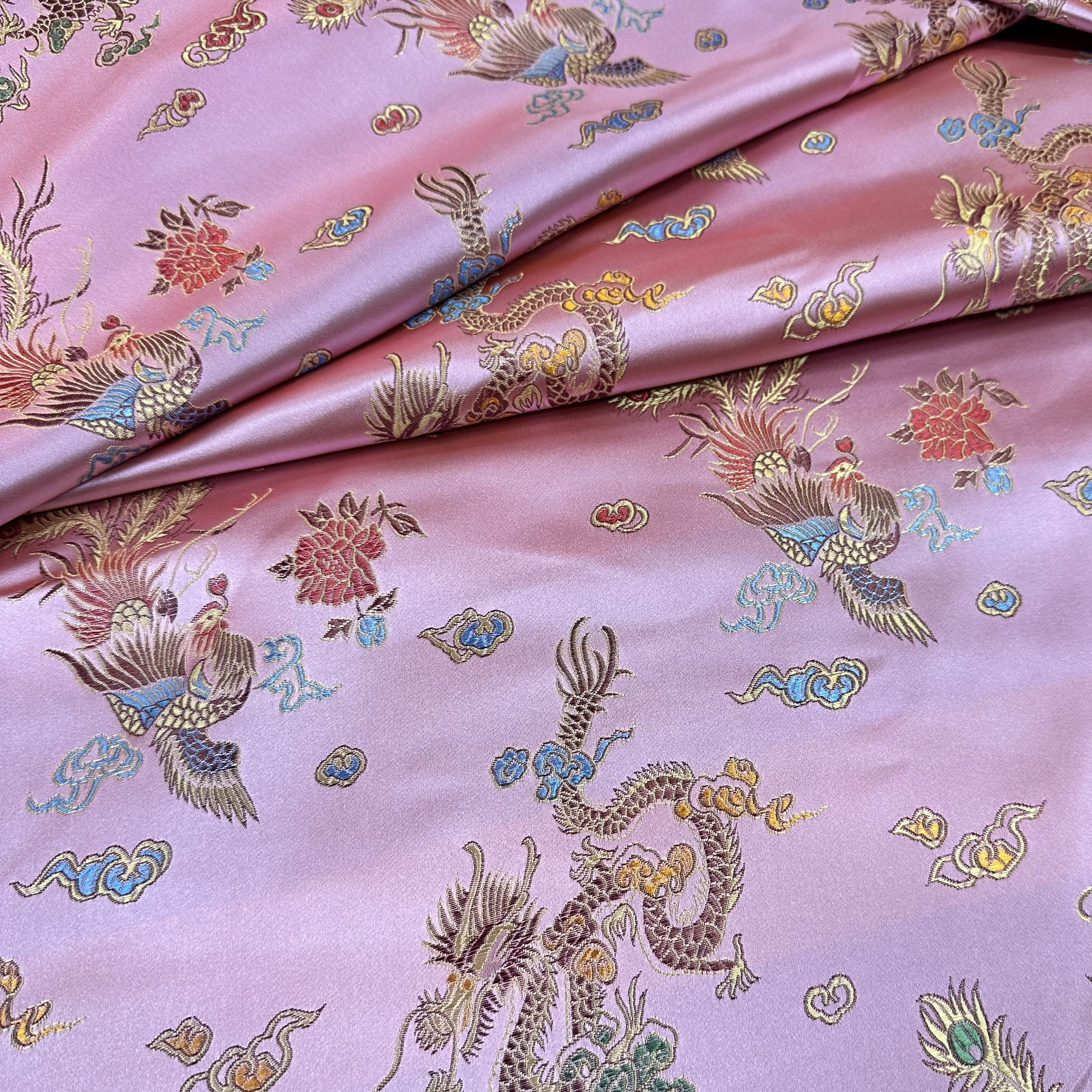 粉色150宽度龙凤丝绸唐装汉服旗袍布料儿童包被斗篷织锦缎布料