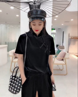 大码金丝绒套装女欧洲站两件套时尚春夏新款显瘦复古盘扣短袖上衣