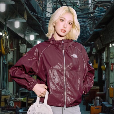 北面户外女休闲连帽亮面夹克外套