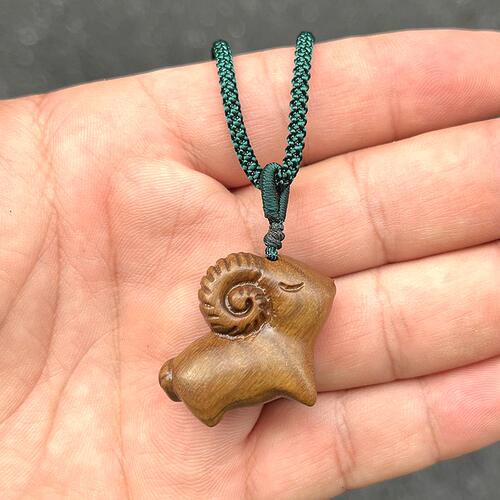 绿檀木羊吊坠挂件实木十二生肖