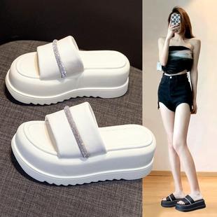 真皮内增高跟一字拖鞋 女夏季 外穿2025新款 坡跟厚底松糕沙滩凉拖鞋