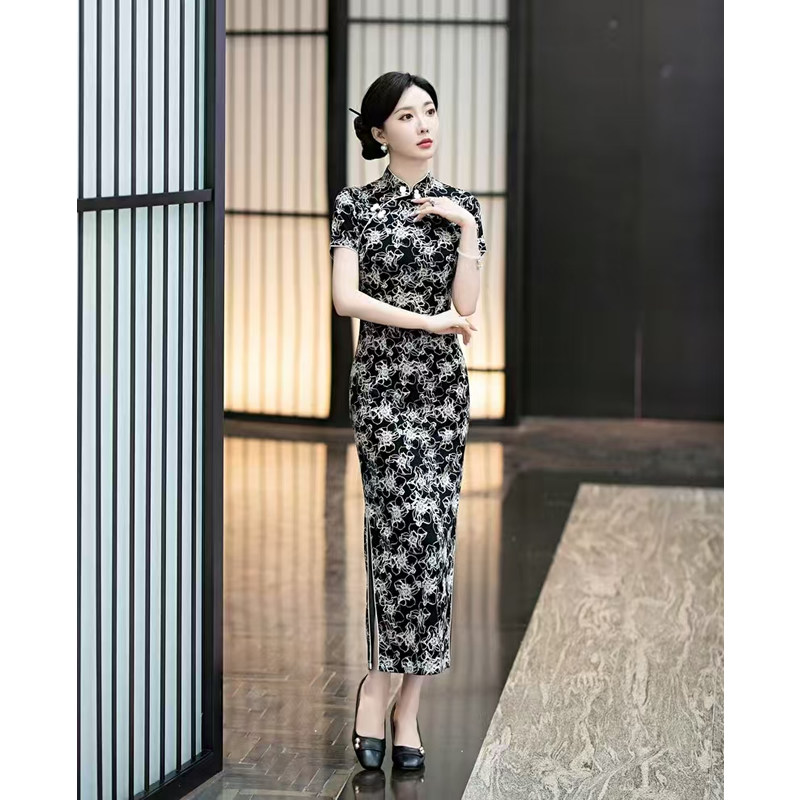 2025年春夏新款黑白花色淑女型短袖罗马棉传统走秀改良旗袍