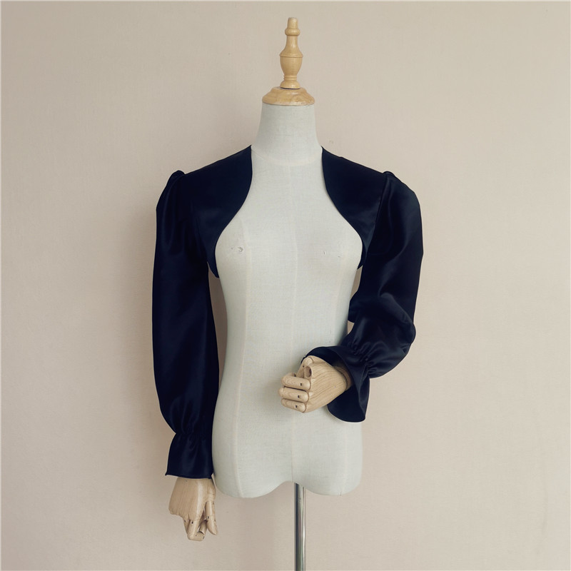 缎面婚纱黑色长袖荷叶边披肩