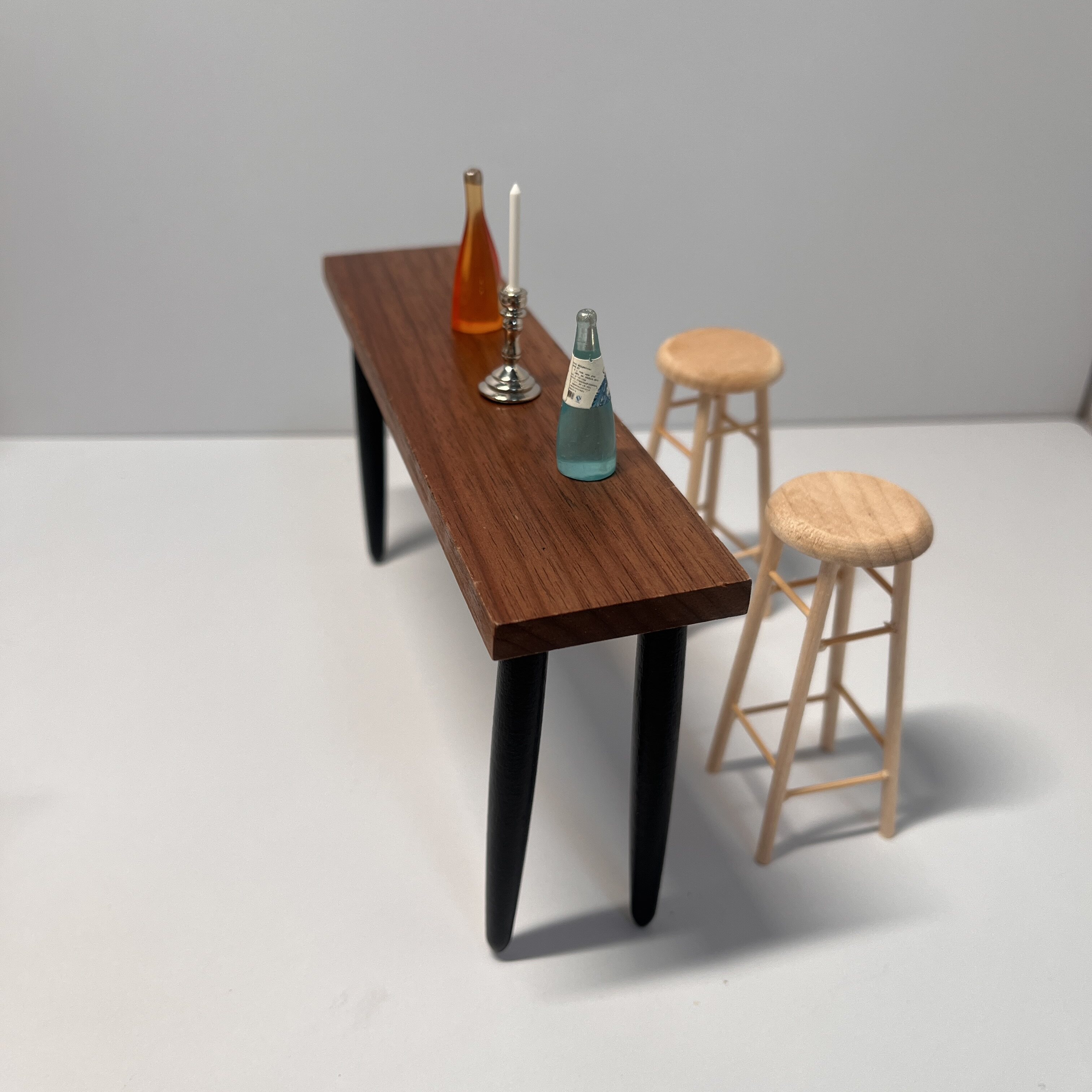 1：12娃娃屋场景配件复古木质迷你长桌吧台模型微缩玩具摆件道具