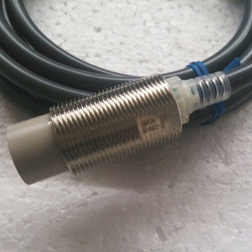 议价E2E-X14MD2-Z 接近开关 电感式 工控自动化传感器维修