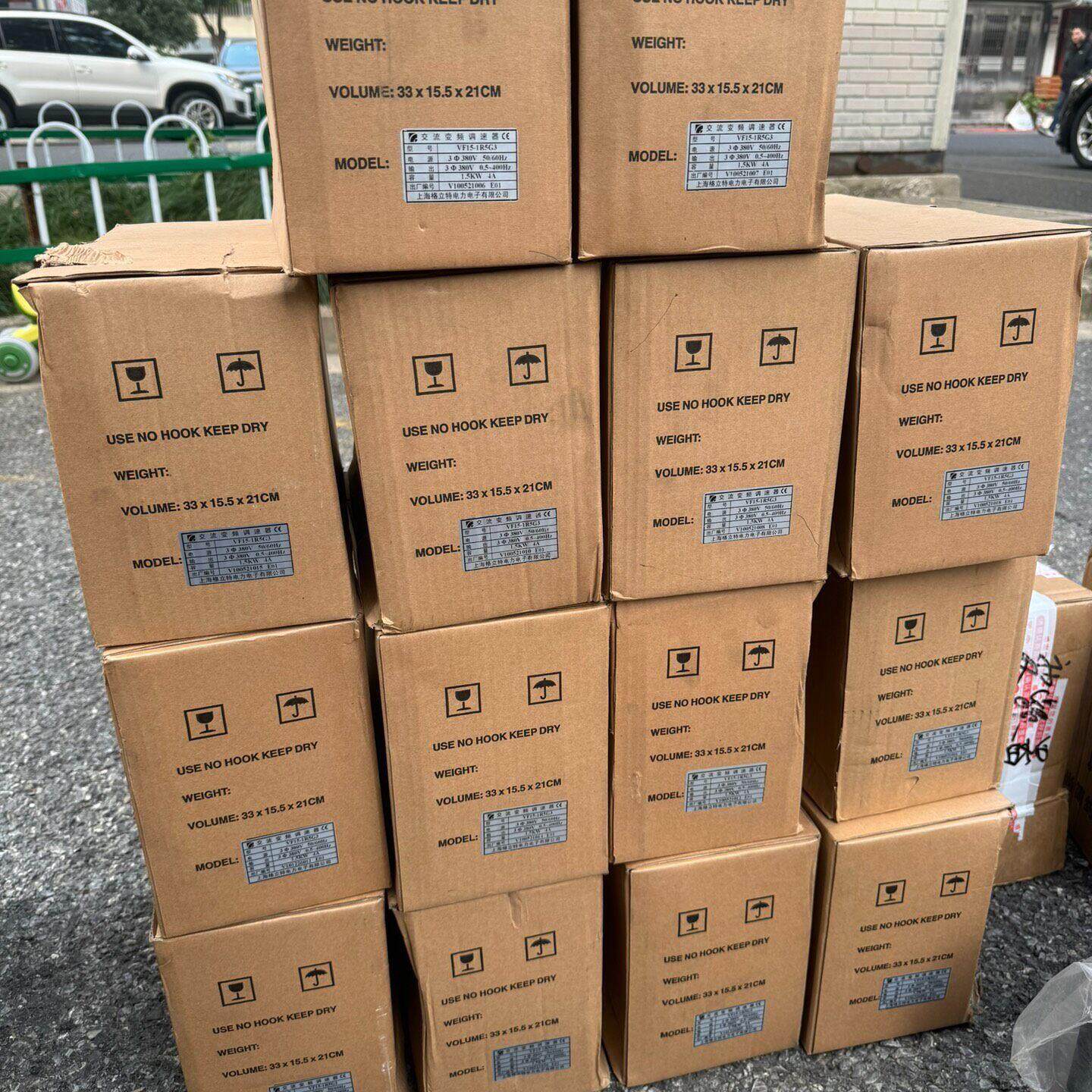 议价格立特VF15-1R5G3 变频器 380V 1.5KW 工业调速装置维修