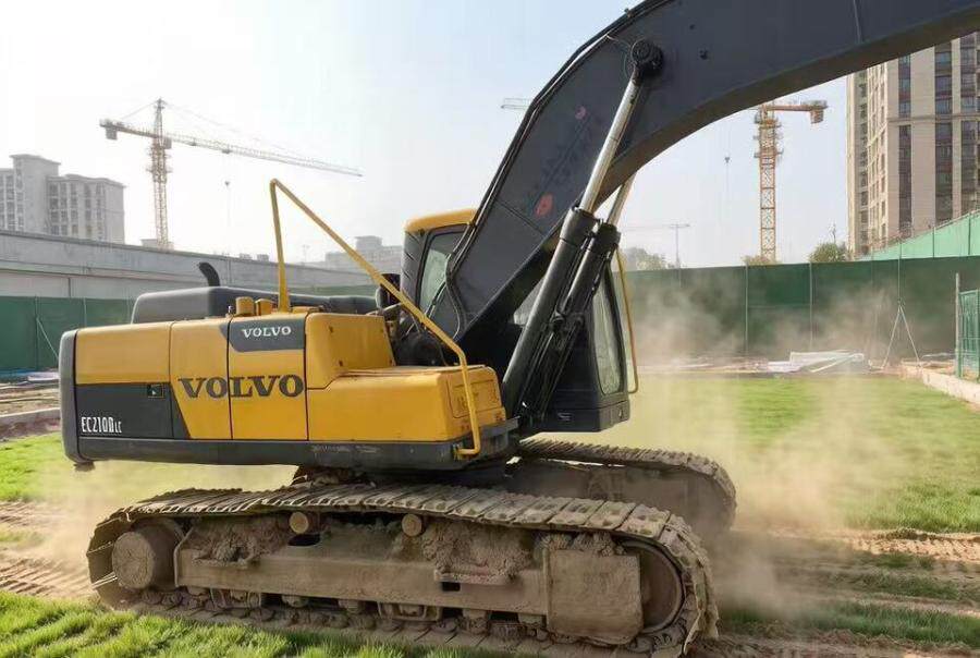 4月28日保定资产处置沃尔沃210挖掘机网络拍卖公告