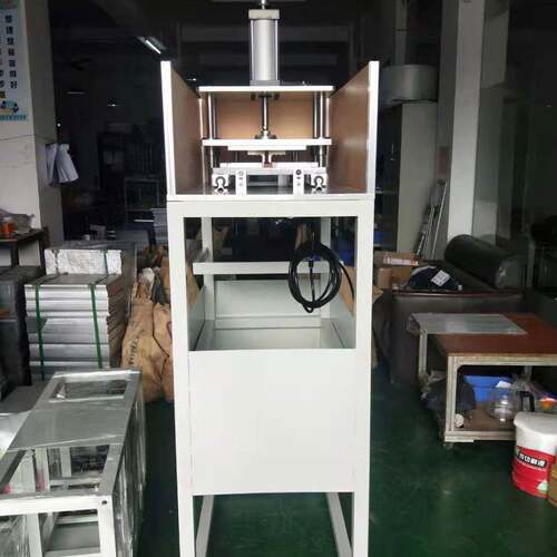 工装治具切水口设备全自动成型机械手治具，全自动切水口治具