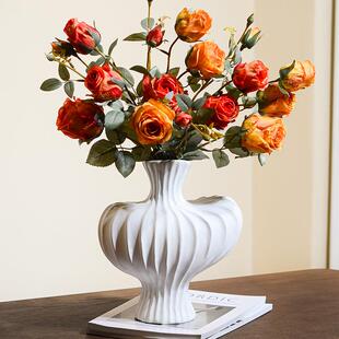 侘寂风创意陶瓷耸肩花瓶轻奢高级感现代简约风客厅花器样板房装饰