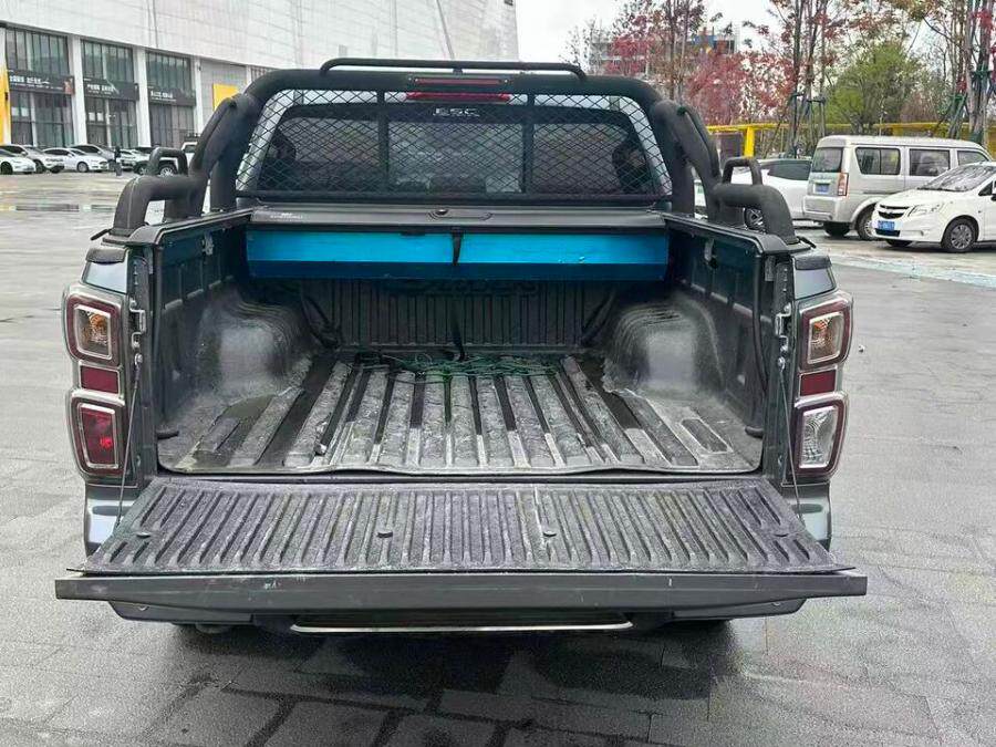 4月14日成都市企业管理公司五十铃D-MAX自动四驱悍动型4门5座皮卡手续齐全网络拍卖公告