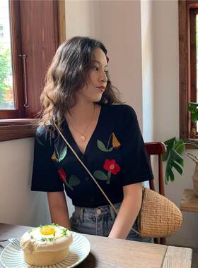 IT UNDER GARDEN 冰丝针织小花刺绣短袖t恤女夏季宽松v领薄款开衫