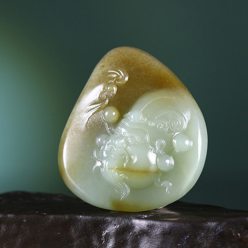 大漏！财福一生 新疆和田玉且末料财神挂件吊坠39.47克 大师拍卖