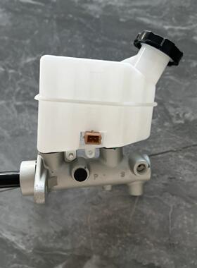 58510-2E500,585102E500适用现代途胜起亚狮跑制动主缸