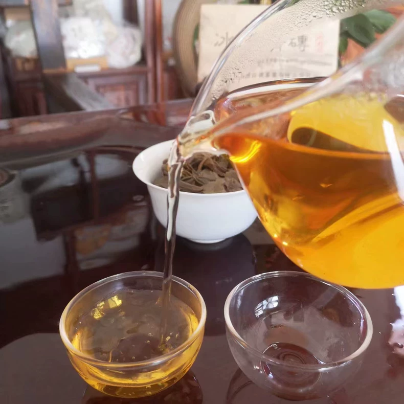 2012年冰島老寨黃金葉磚 500克一磚 頭春古樹老茶 普洱茶 BUASHOP普洱老茶