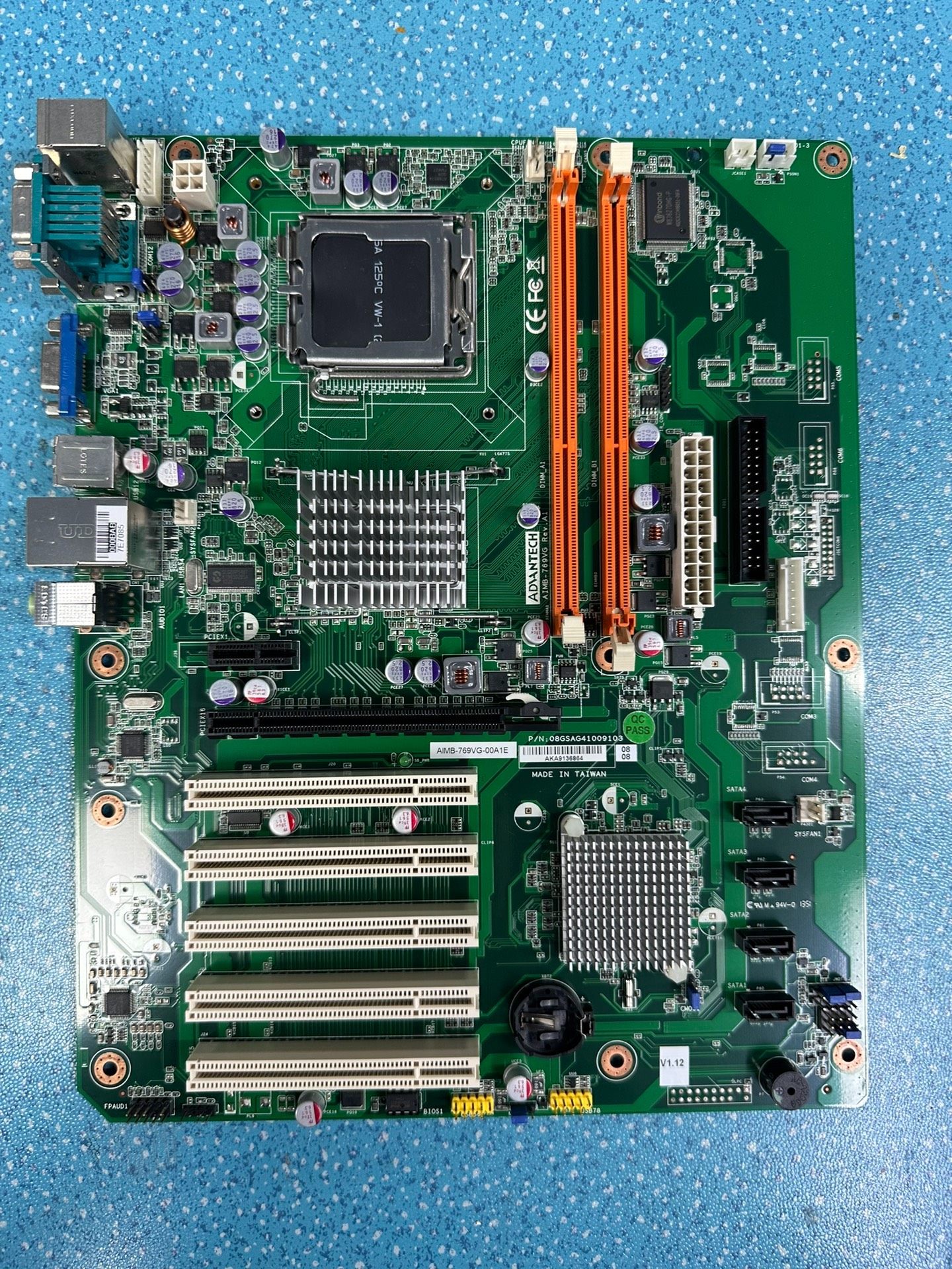 研华AIMB-769VG-00A1E  成色非常新，无锈迹，