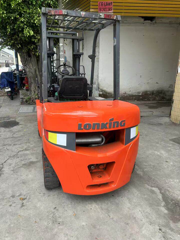 4月10日广州委托-资产处置龙工叉车一台,载重3吨,国三正常使用网络拍卖公告