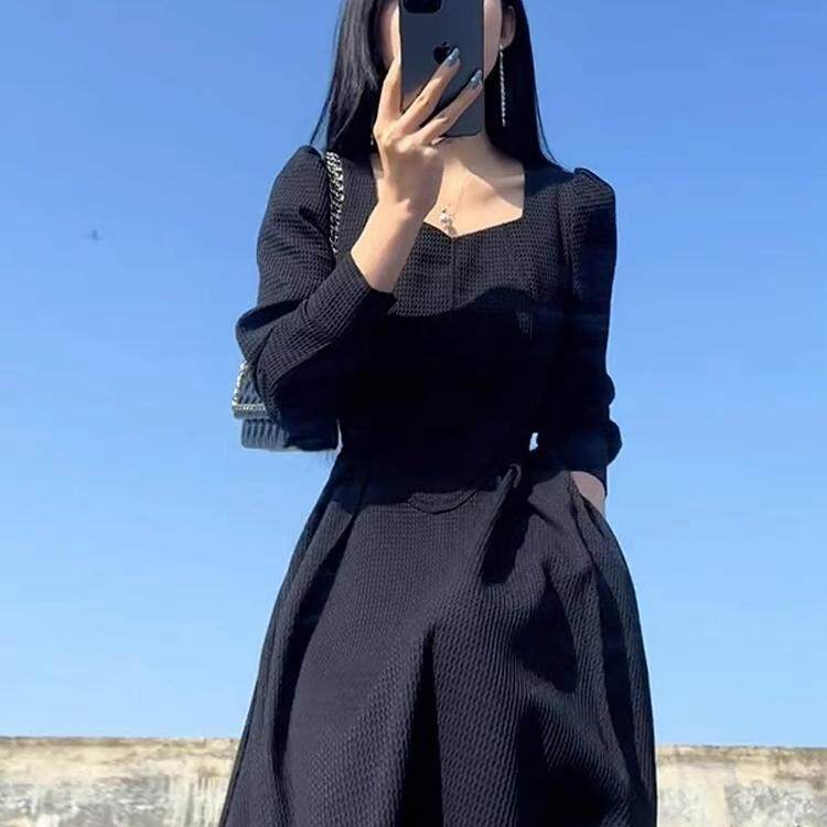 欧洲站秋装女款2025年新款法式气质方领长裙子修身显瘦黑色洋装