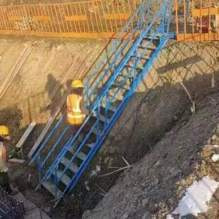 基坑斜梯钢结构斜梯建筑施工基坑梯防护斜楼梯上下安全楼梯直爬梯