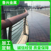 河道景观木扶手钢丝绳栏杆 量大从优 木纹转印护栏 桥梁绳索护栏