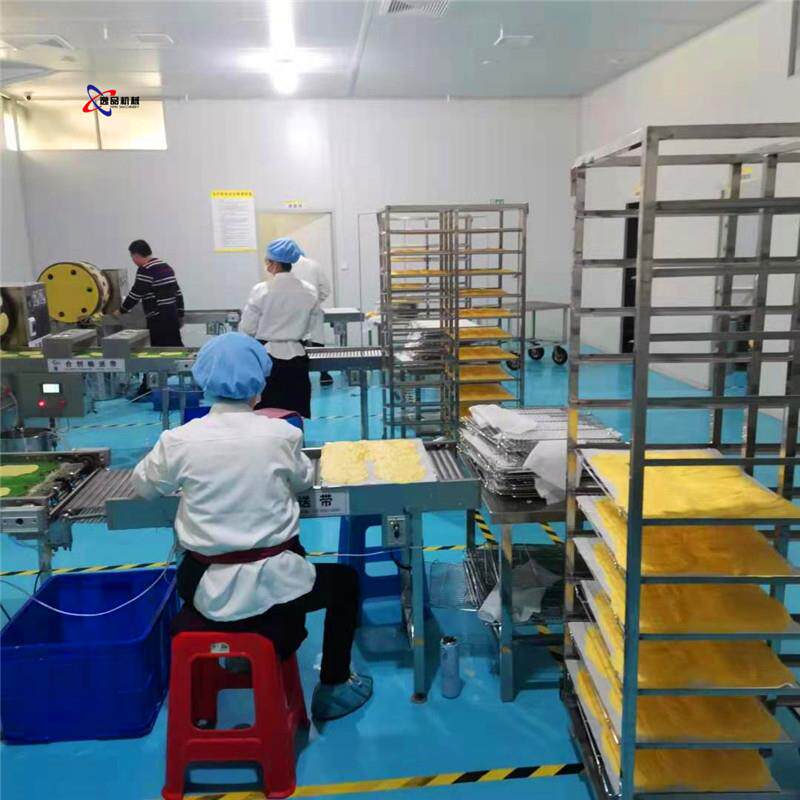 电磁加热三排蛋皮机全自动荷叶饼机网红烤鸭饼机小额投资