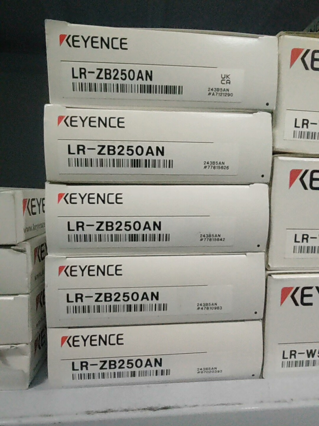 KEYENCE基恩士传感器LR-ZB250AN LR-ZB2