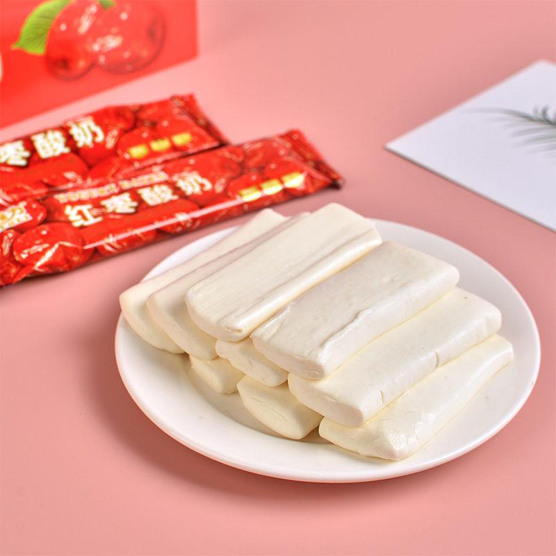 红枣奶糖休闲健康小零食盒装红枣酸奶味软糖过年糖果怀旧糖果