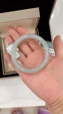 豪8印象S2翡翠手镯怎么样评判质量差有依据吗？