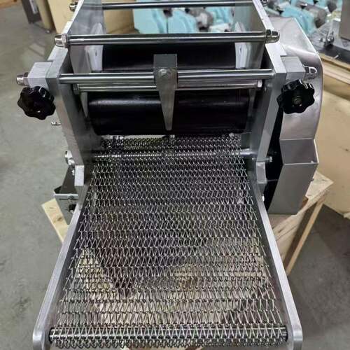 玉米面皮机仿手工杂粮饼机圆形饼成型机玉米薄饼机厂家20/30/40