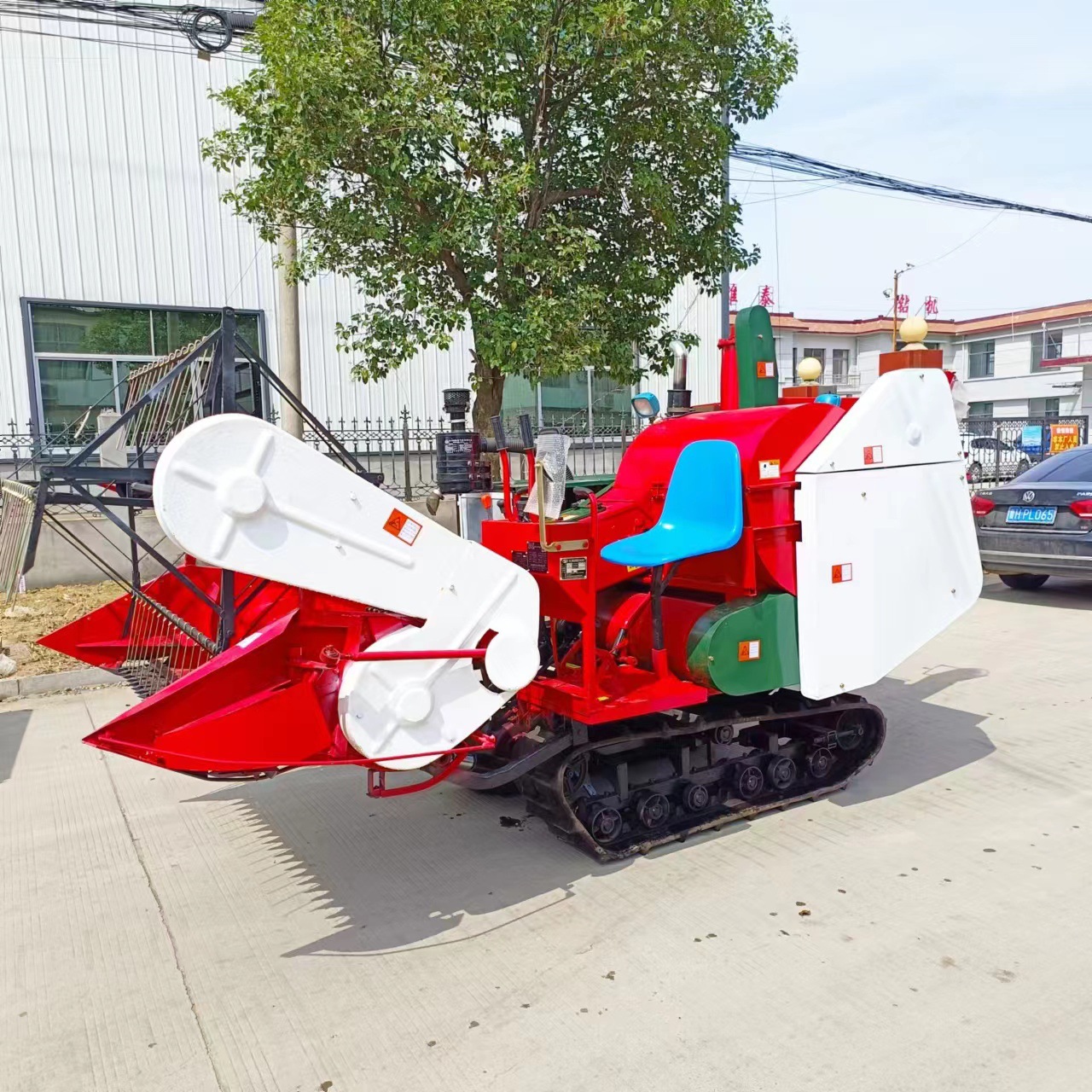 履带式小麦收割脱粒机 履带式水稻联合收割机 稻子收割脱粒装袋机