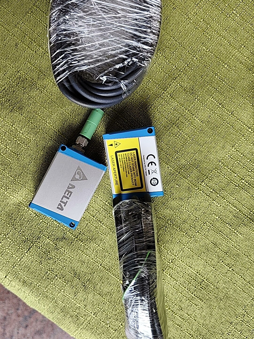 台达激光位移传感器，型号ld-040n-c2b，带2米长线。