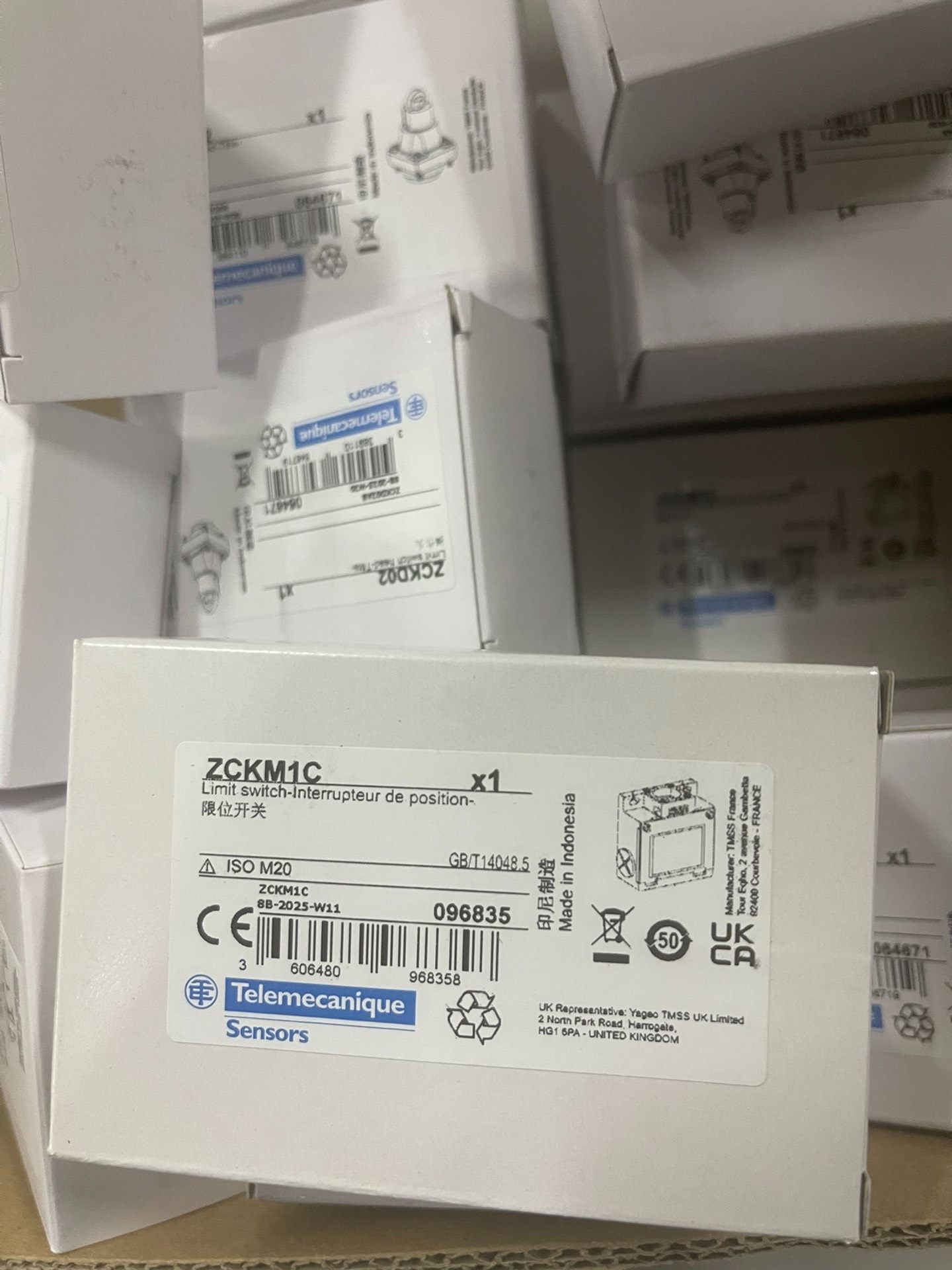 TE特勒美科（原施耐德）限位开关XCKM102C（ZCKM1