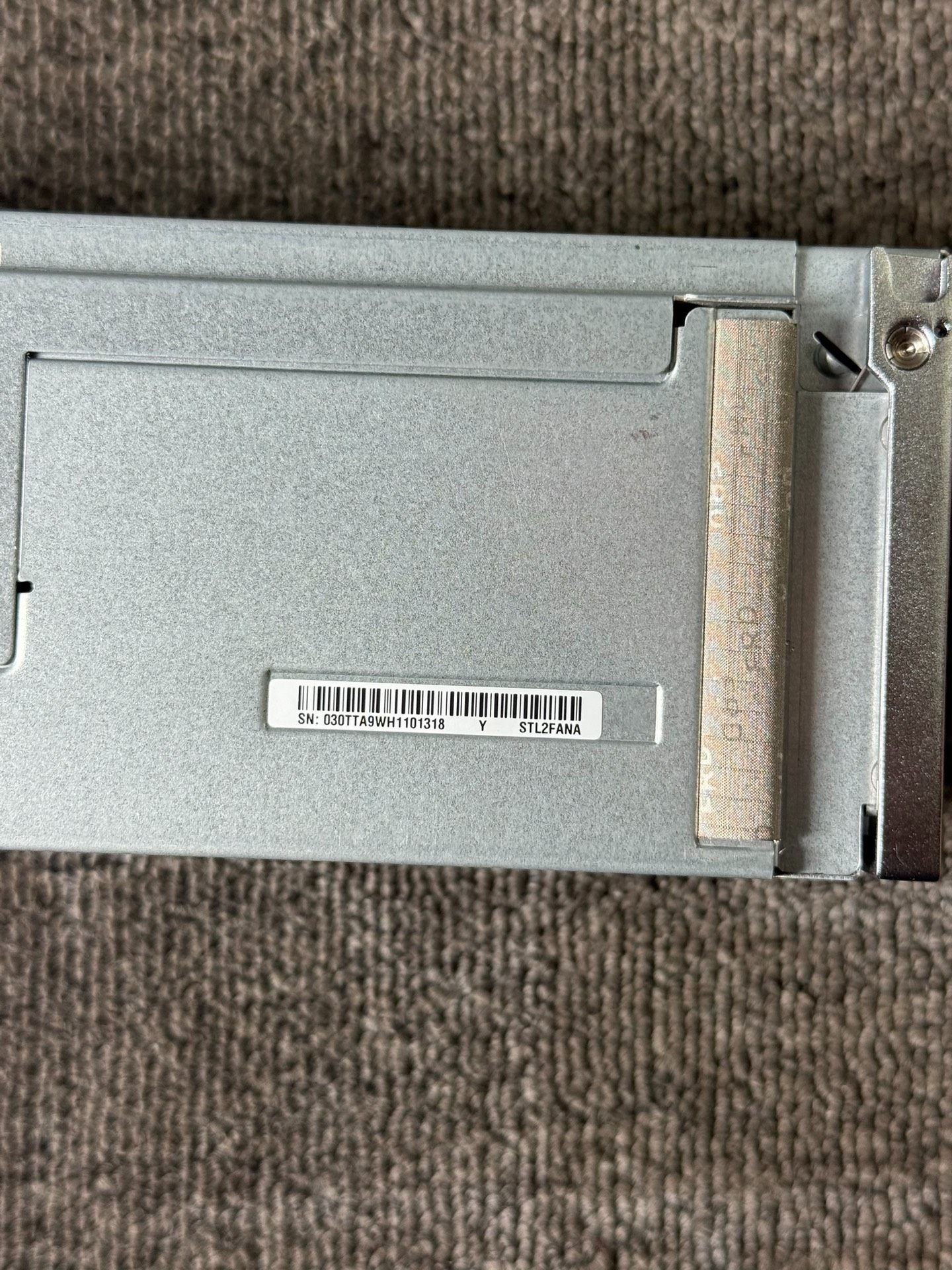 华为硬盘框风扇模块 STL2FANA 030TTA，只有四个