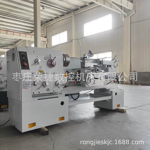 普通车床C6240*1米机械传动运行稳定250三爪卡盘C6240大孔径车床