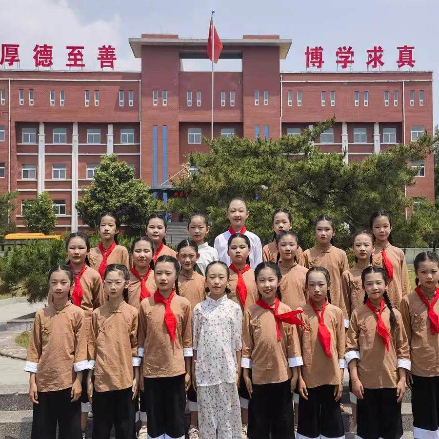 小荷风采红色先锋原版舞蹈表演服舞台道具六一中小学生爱国服装