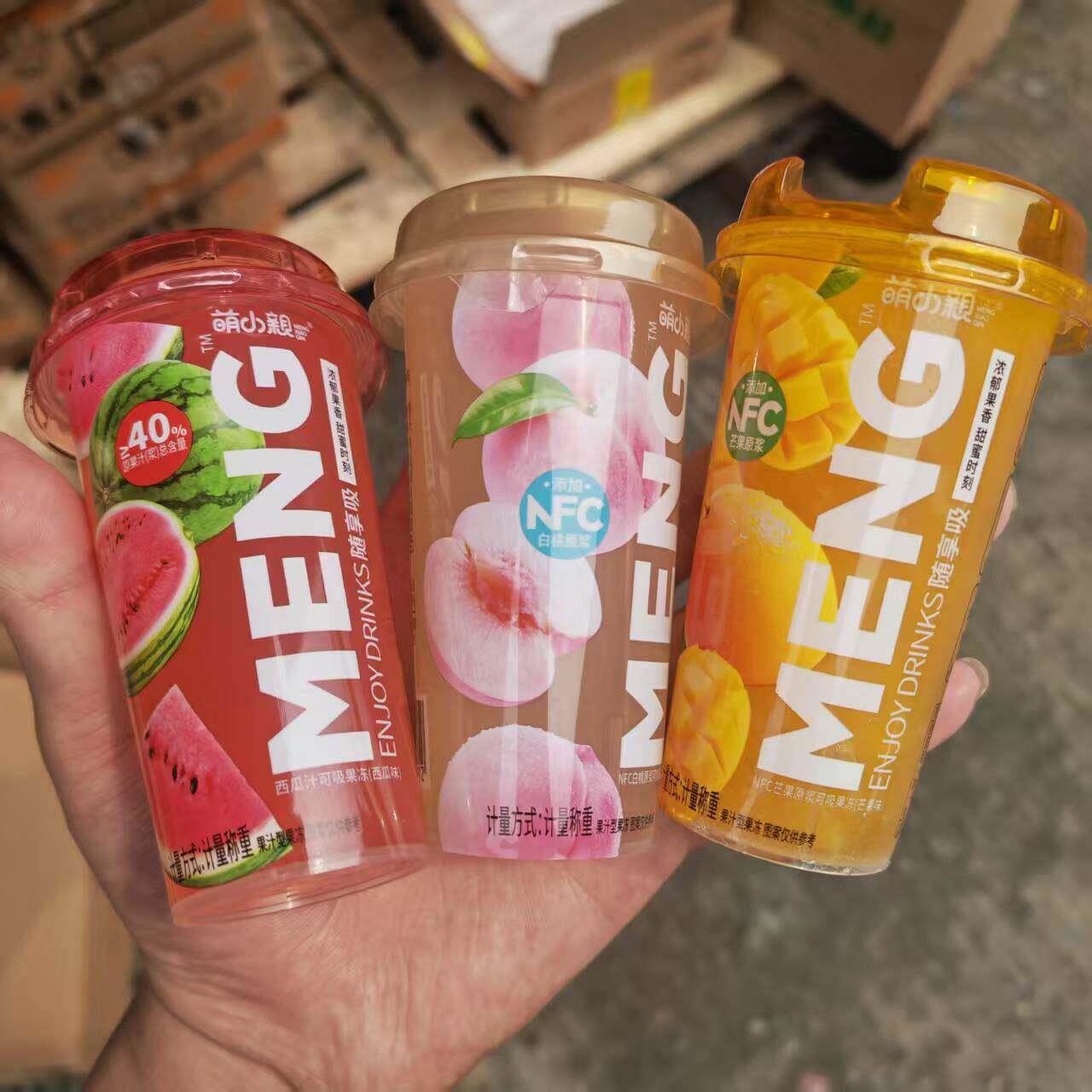 休闲零食萌小亲芒果原浆可吸果冻芒果西瓜白桃味小杯装便携即饮