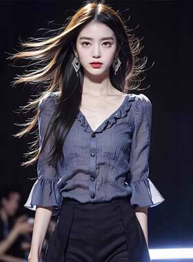 今年流行轻熟法式小众衬衫设计感超好看蓝色喇叭袖上衣女夏季小衫