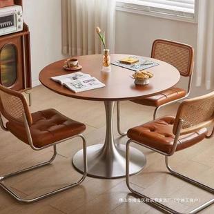 北欧复古实木圆形餐桌家用小户型饭桌现代简约不锈钢郁金香小圆桌