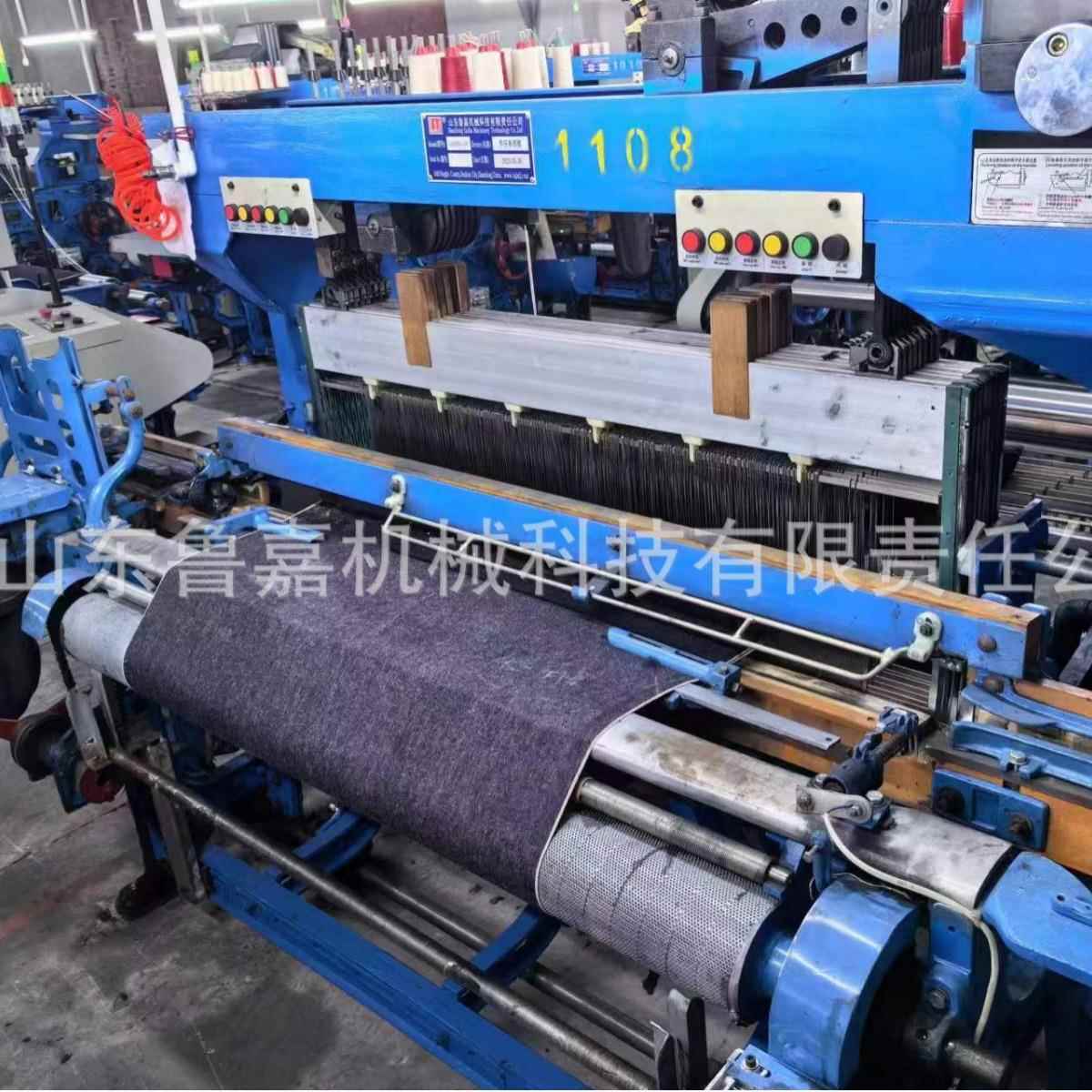 鲁嘉纺织机械新型自动换梭红边牛仔布织机厂家梭织牛仔布织机