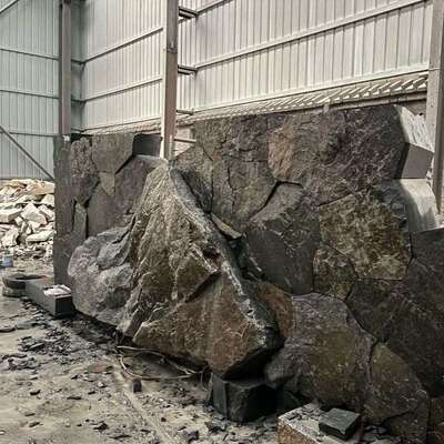 中国黑景石墙假山仿古做旧石老石皮景墙大块料山坑石山沟造林工程