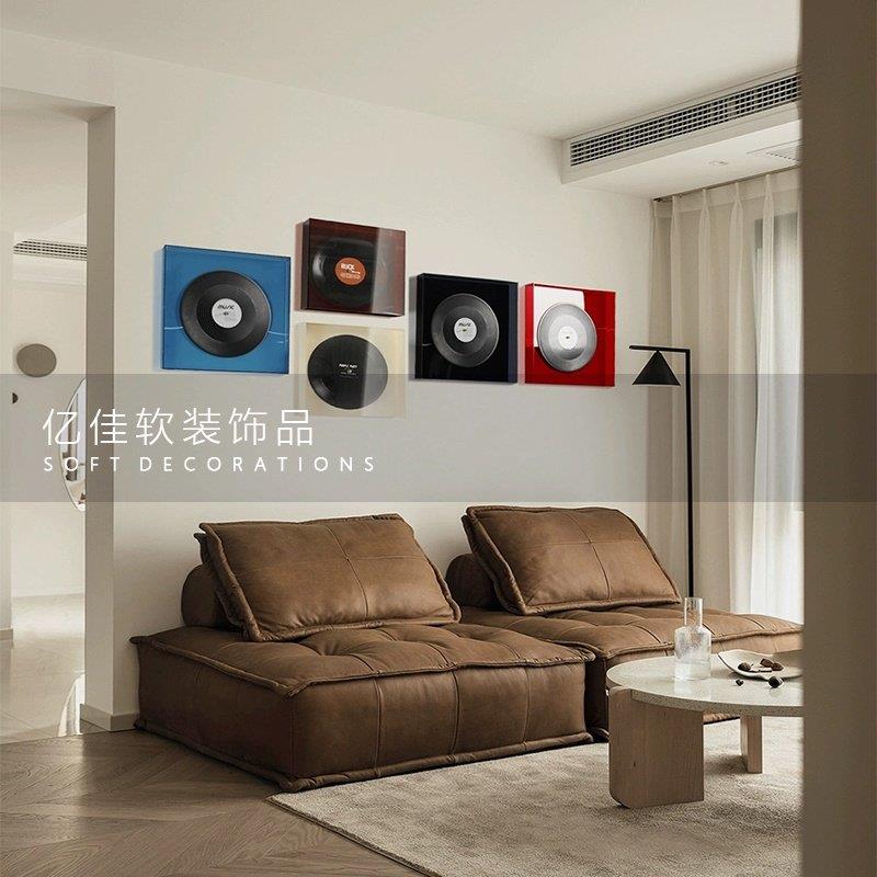 现代轻奢样板间餐边柜酒柜黑胶唱片摆件展示橱窗高端组合装饰品图片