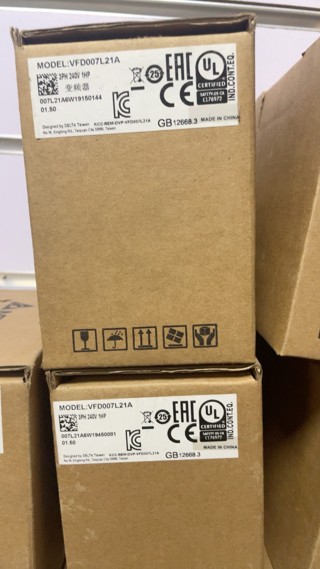 台达变频器VFD007L21A