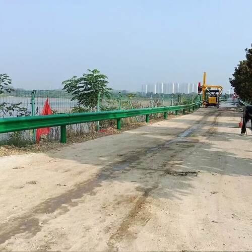 乡村公路波形护栏板gr-c-4e镀锌喷塑双波道路防撞波形梁钢护栏厂