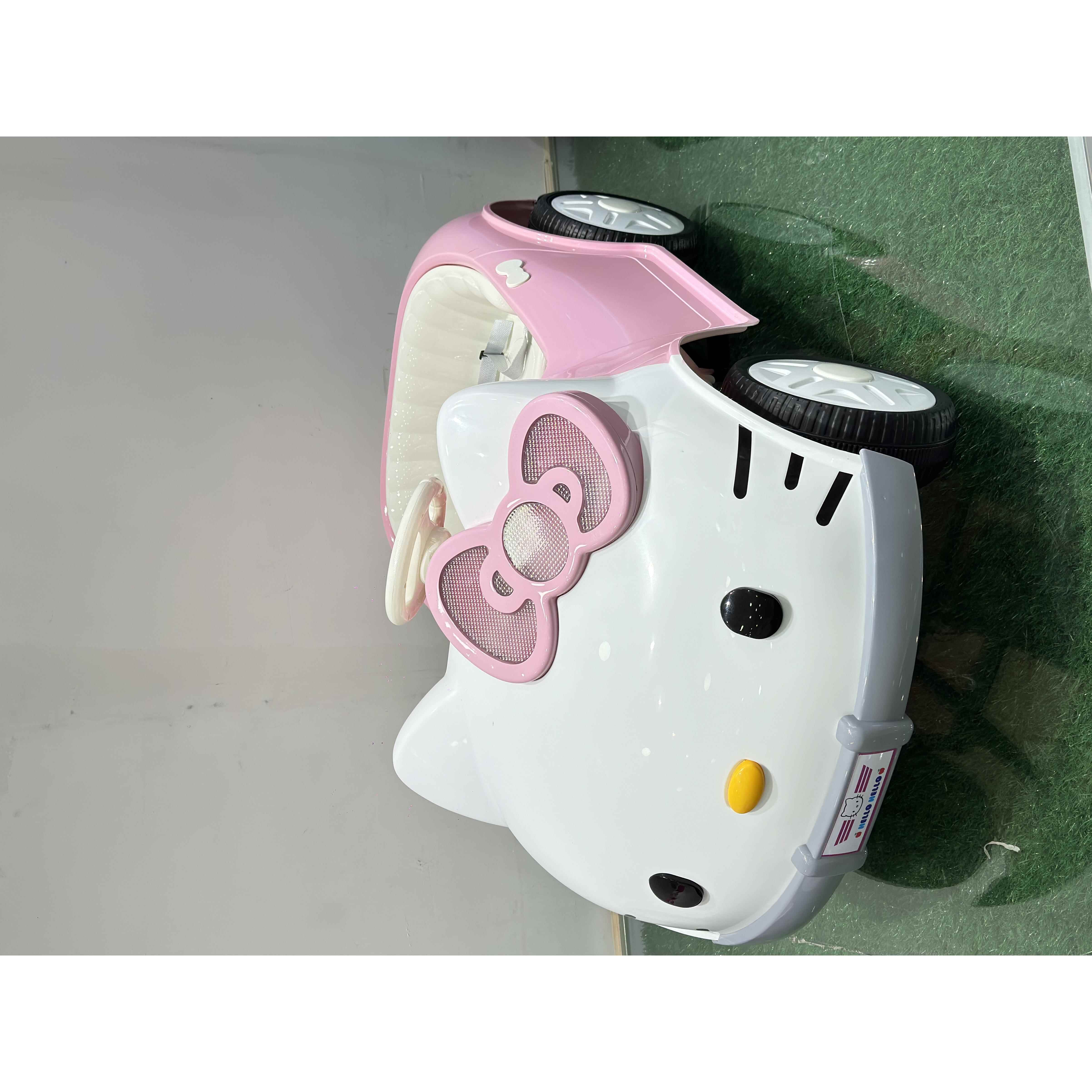 高档儿童电动车四轮带遥控粉色KT猫汽可坐宝小孩车摇人摆童车宝玩