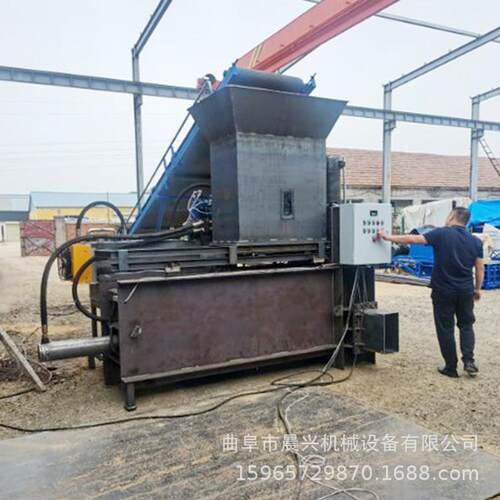 甘蔗秸秆粉碎打包机 青储发酵打包装袋机 草粉饲料打包套袋机