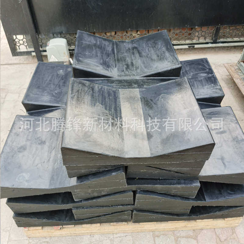 工厂现货钢卷固定鞍座 承重30-50吨钢带V型鞍座 钢卷铝卷橡胶垫块