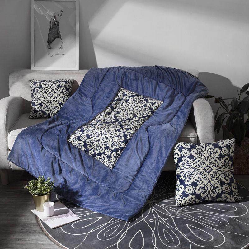 抱枕被子两用加厚珊瑚绒毯办公室靠垫沙发午睡枕折叠毯汽车靠枕